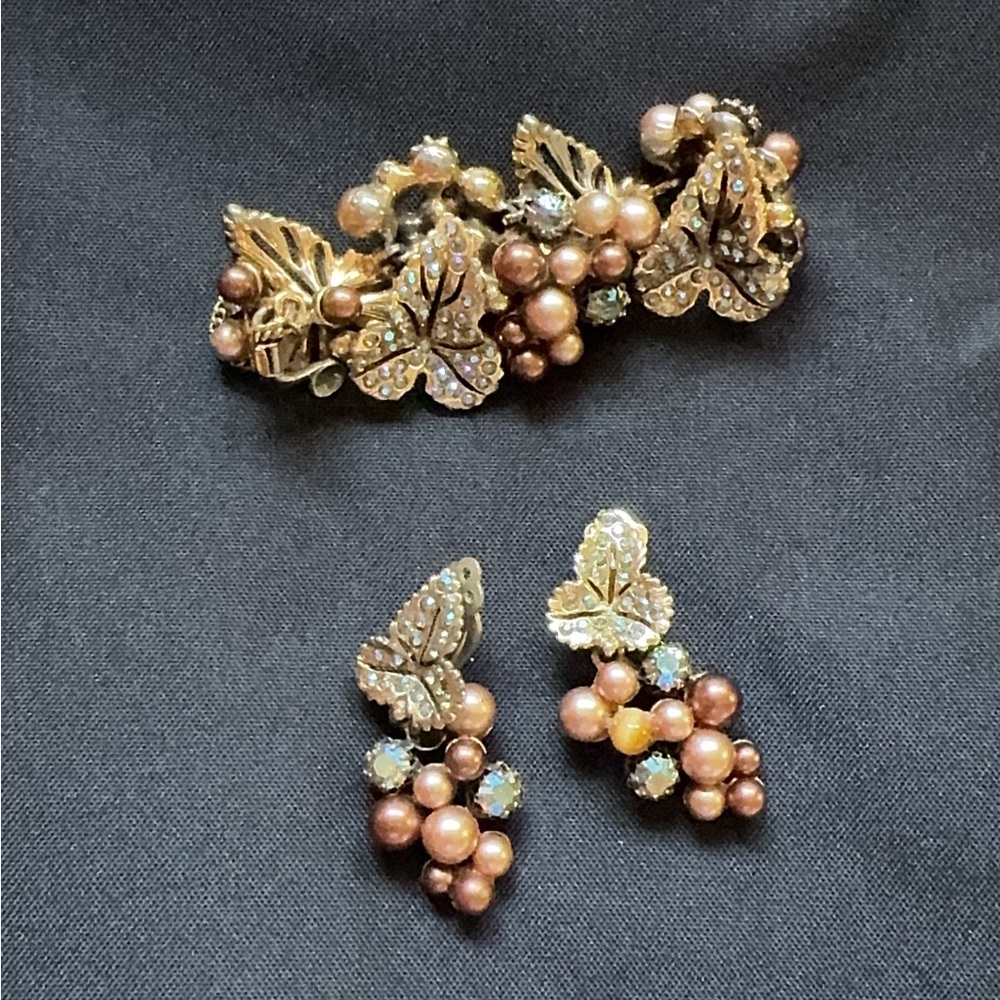 Flash sale Vintage Leaf and Pearl Jewelry Set $50